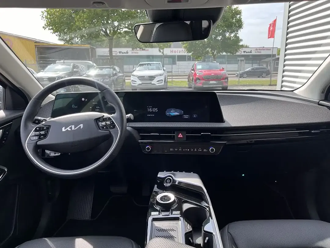 Kia EV6 - Thumbnail 9