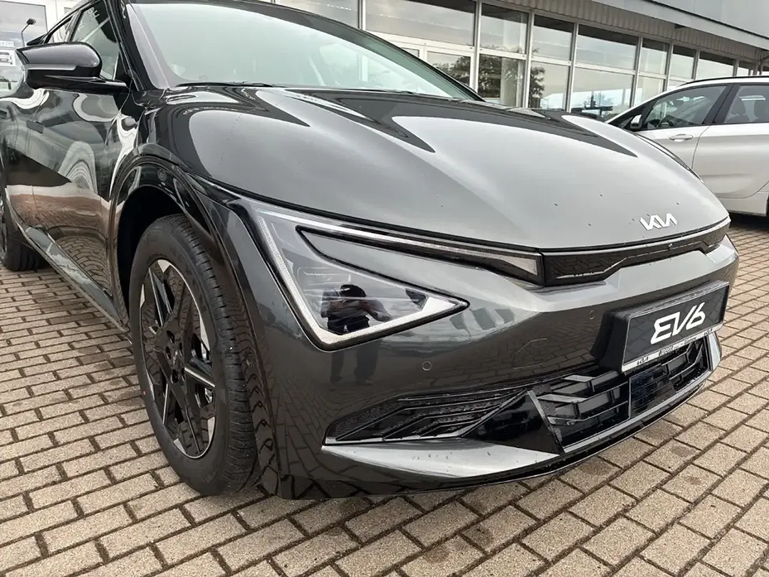 Kia EV6 - Thumbnail 6