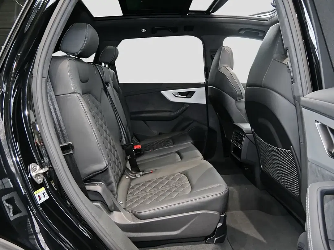 Audi Q7 - Thumbnail 11