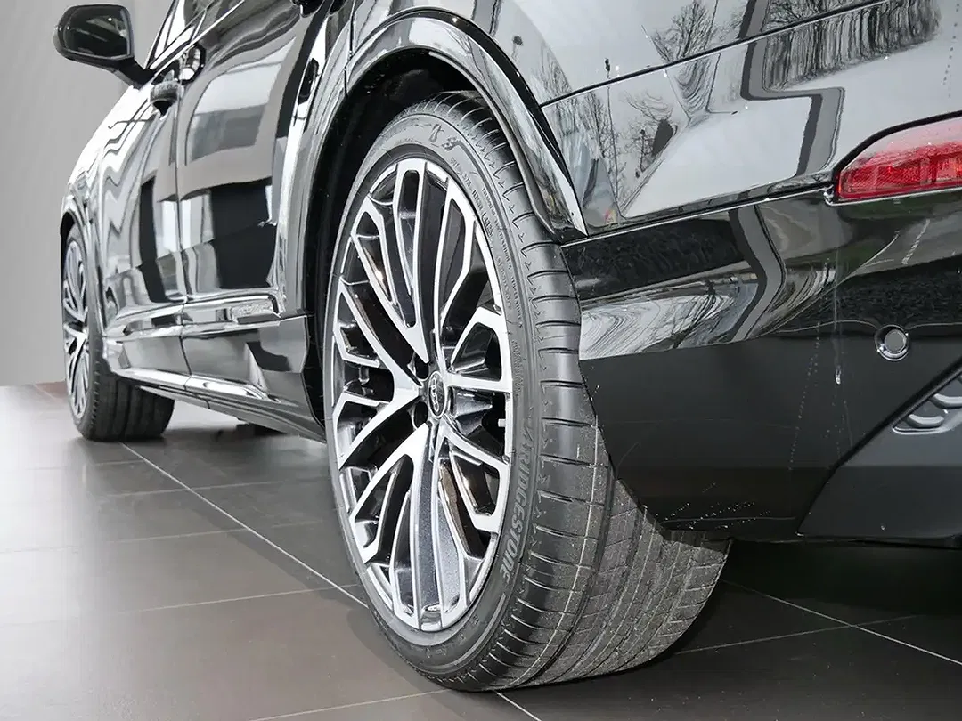 Audi Q7 - Thumbnail 5