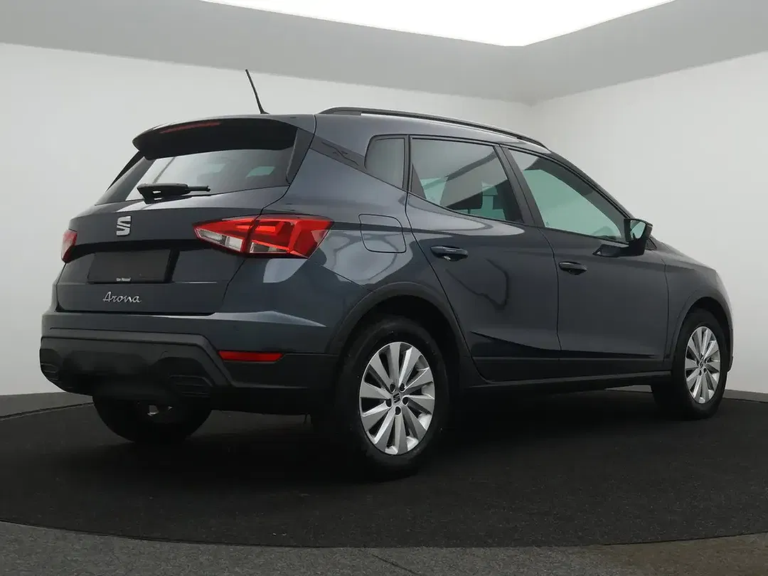 SEAT Arona - Thumbnail 2