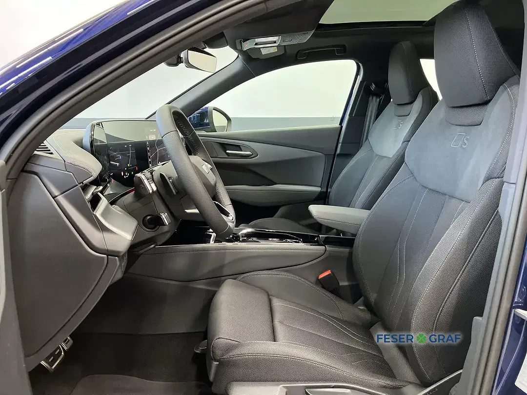 Audi Q3 - Thumbnail 11