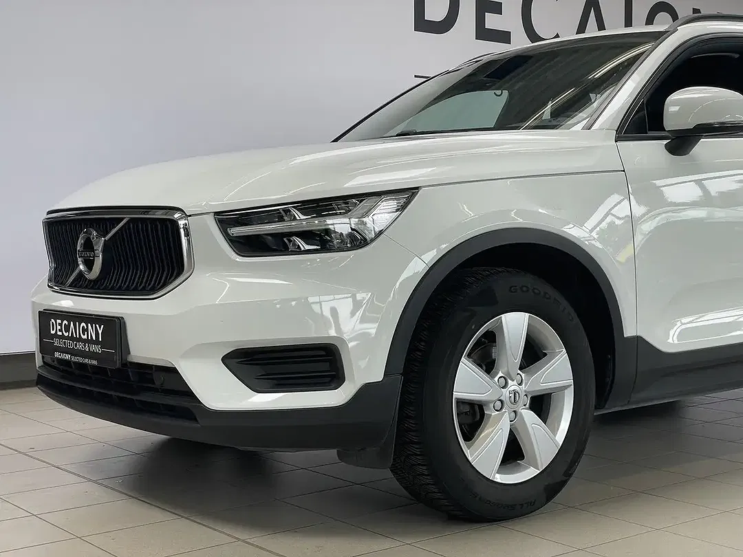 Volvo XC40 - Thumbnail 2