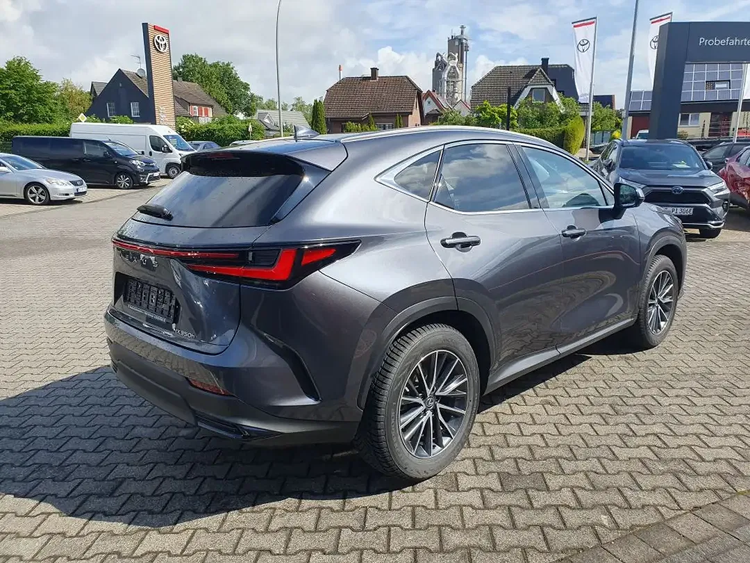 Lexus NX 350h - Thumbnail 4