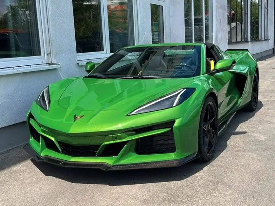 Corvette C8 - Thumbnail 2