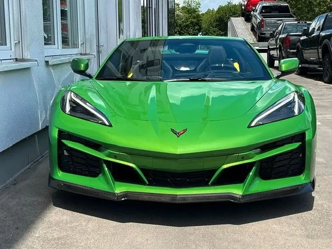 Corvette C8 - Thumbnail 3