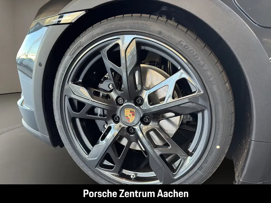 Porsche Taycan - Thumbnail 10