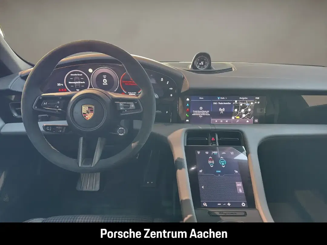 Porsche Taycan - Thumbnail 11