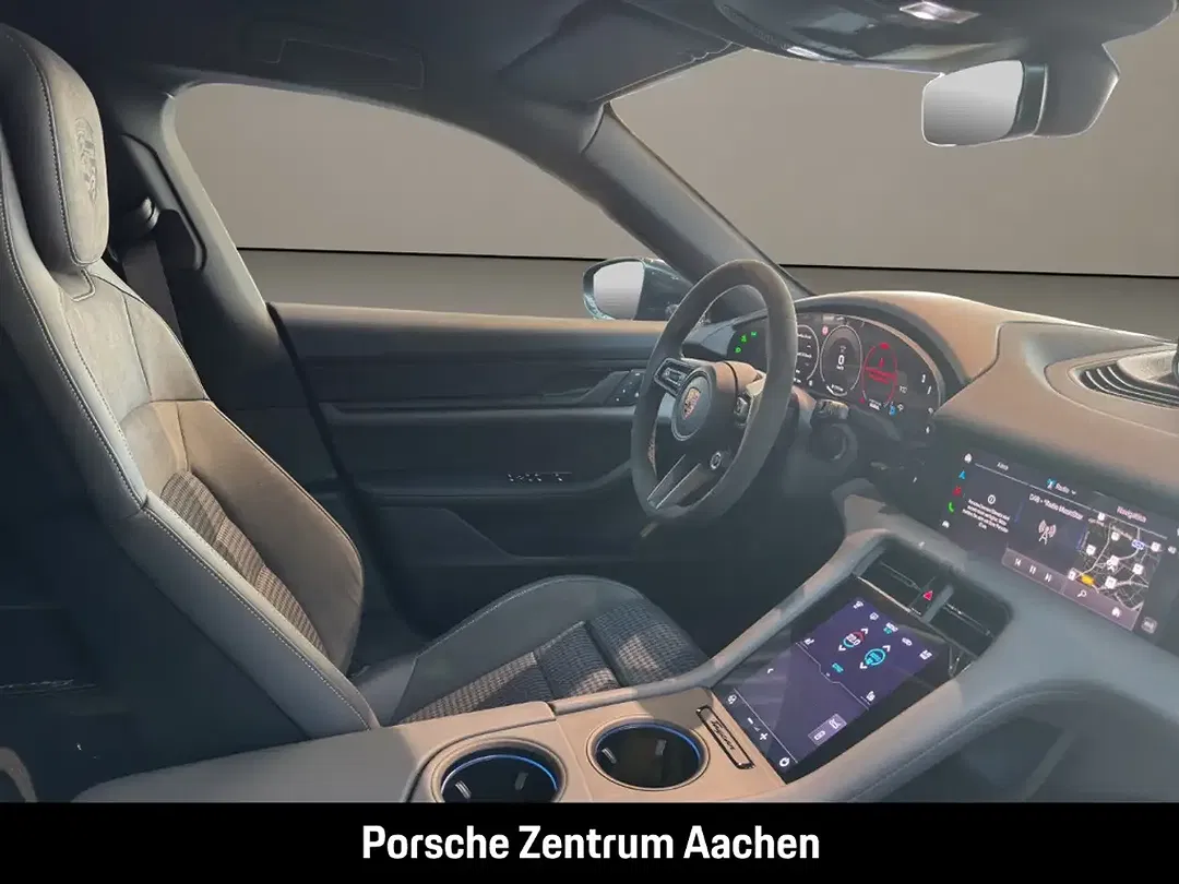 Porsche Taycan - Thumbnail 12