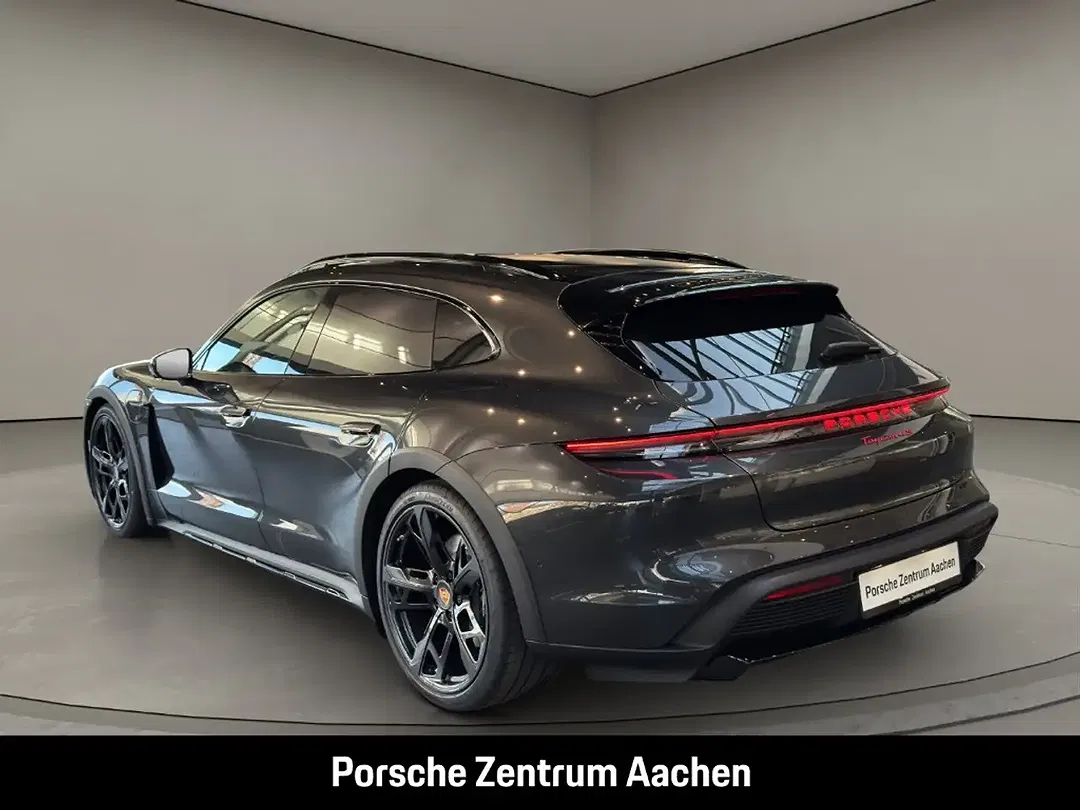 Porsche Taycan - Thumbnail 3