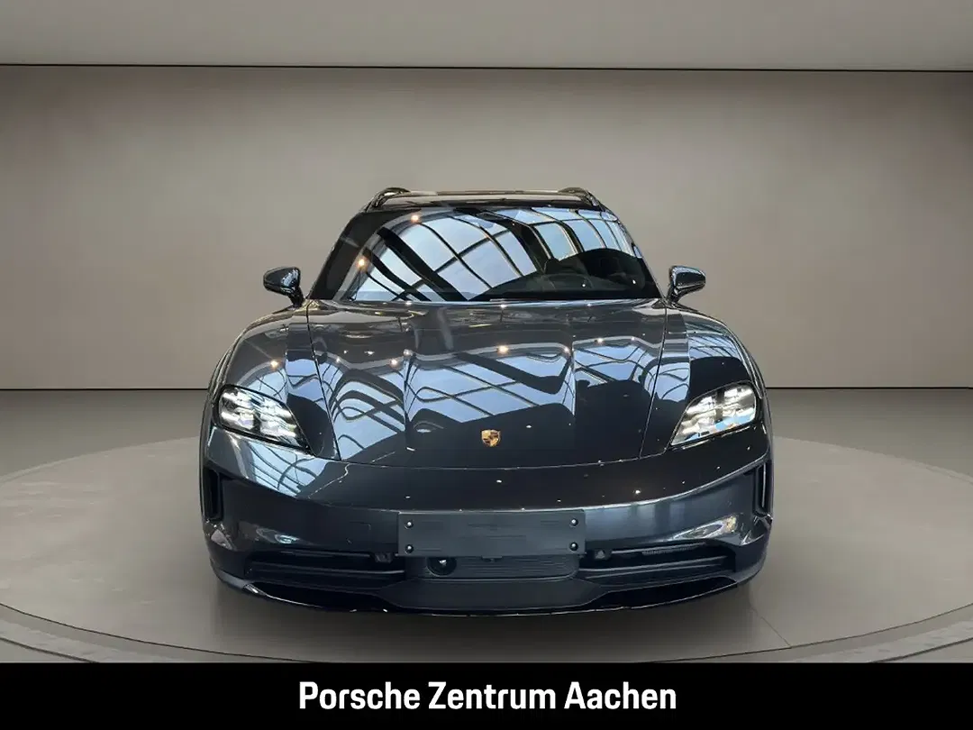 Porsche Taycan - Thumbnail 4