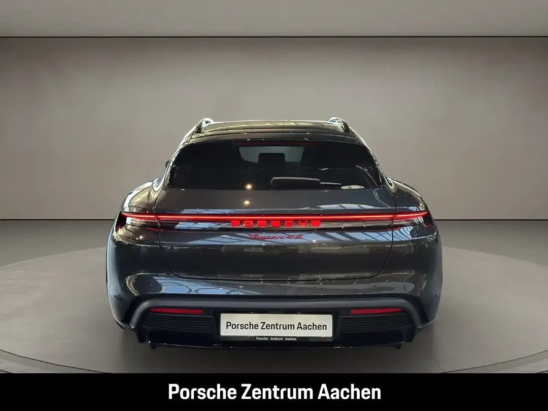 Porsche Taycan - Thumbnail 5