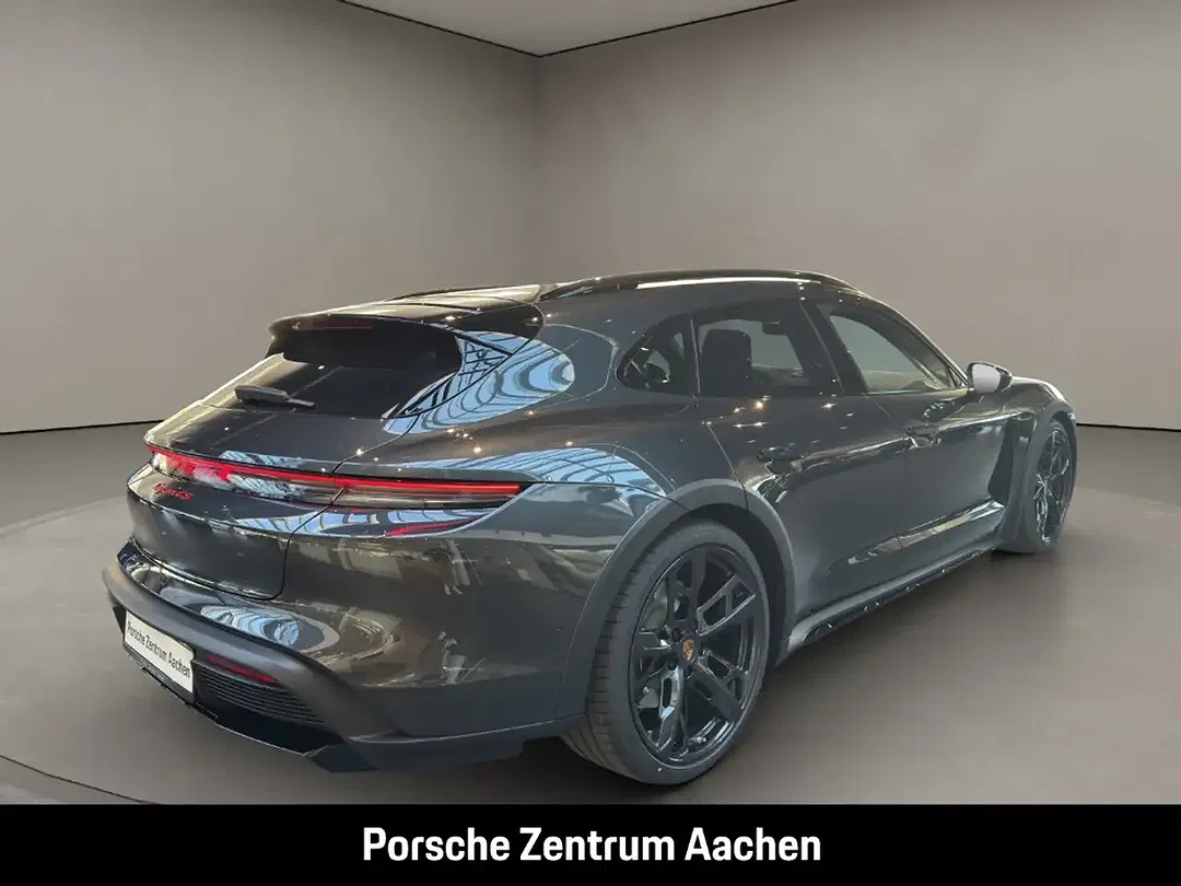 Porsche Taycan - Thumbnail 6