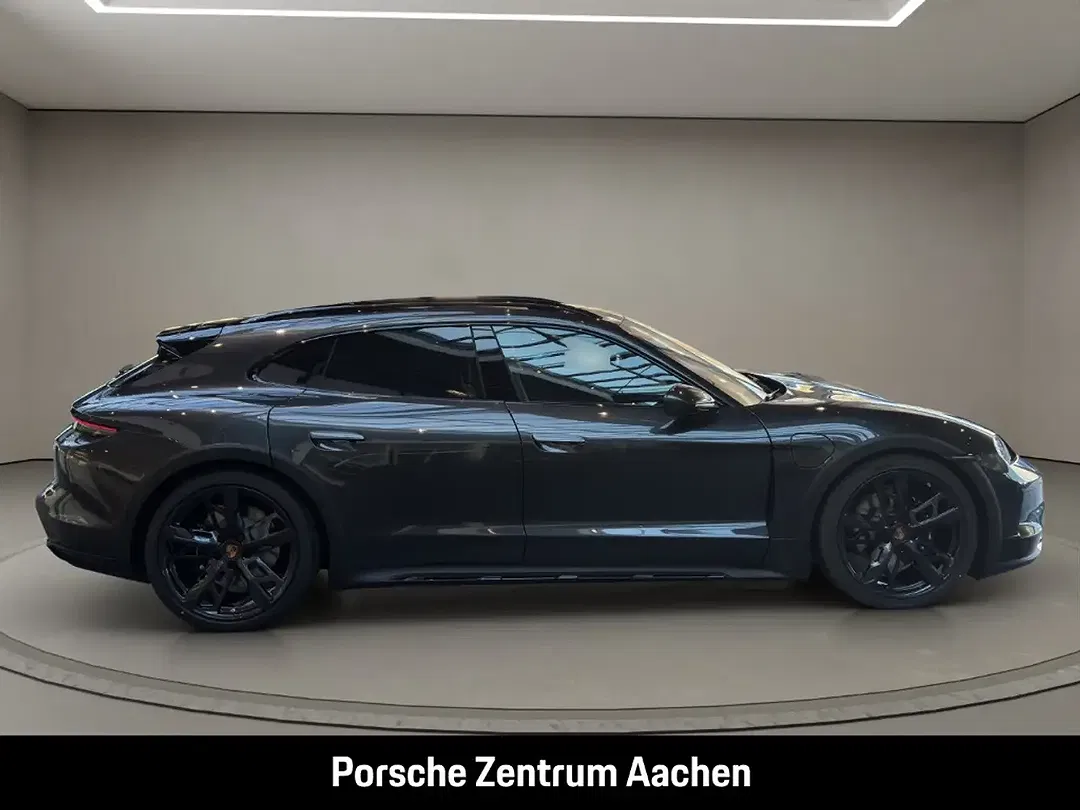 Porsche Taycan - Thumbnail 7