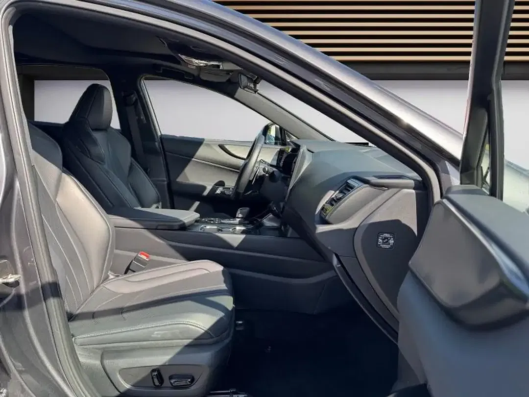 Lexus NX 450h+ - Thumbnail 13