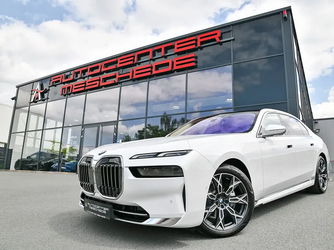 BMW 740 - Thumbnail 1