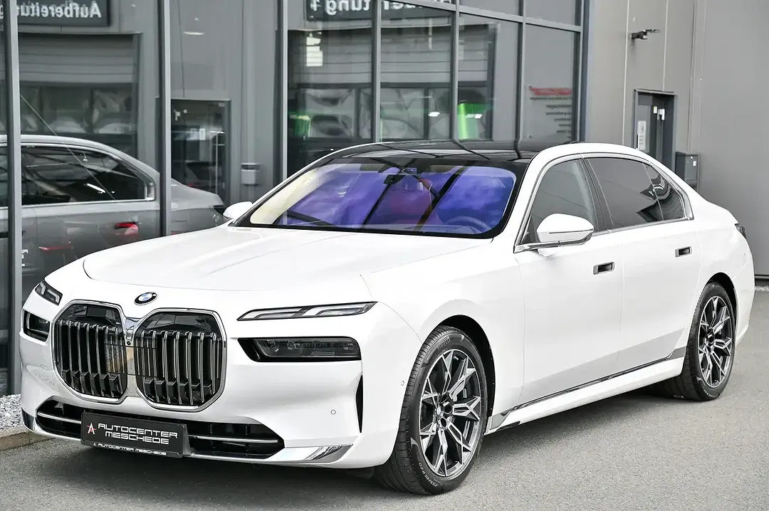 BMW 740 - Thumbnail 2