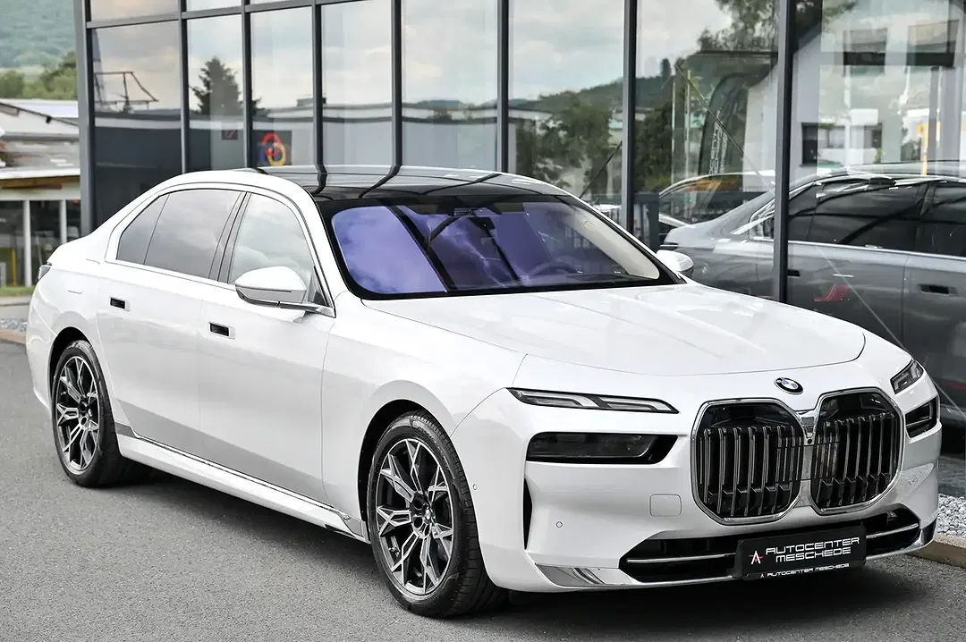 BMW 740 - Thumbnail 3