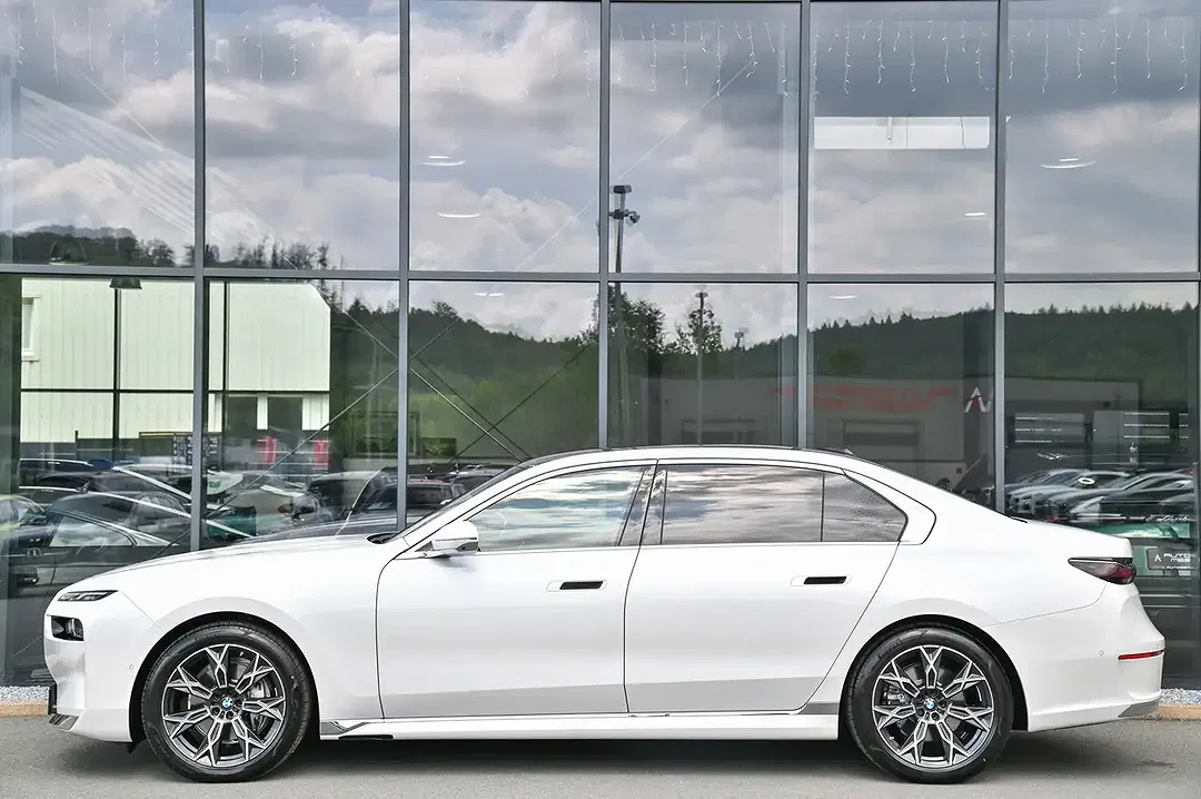 BMW 740 - Thumbnail 6
