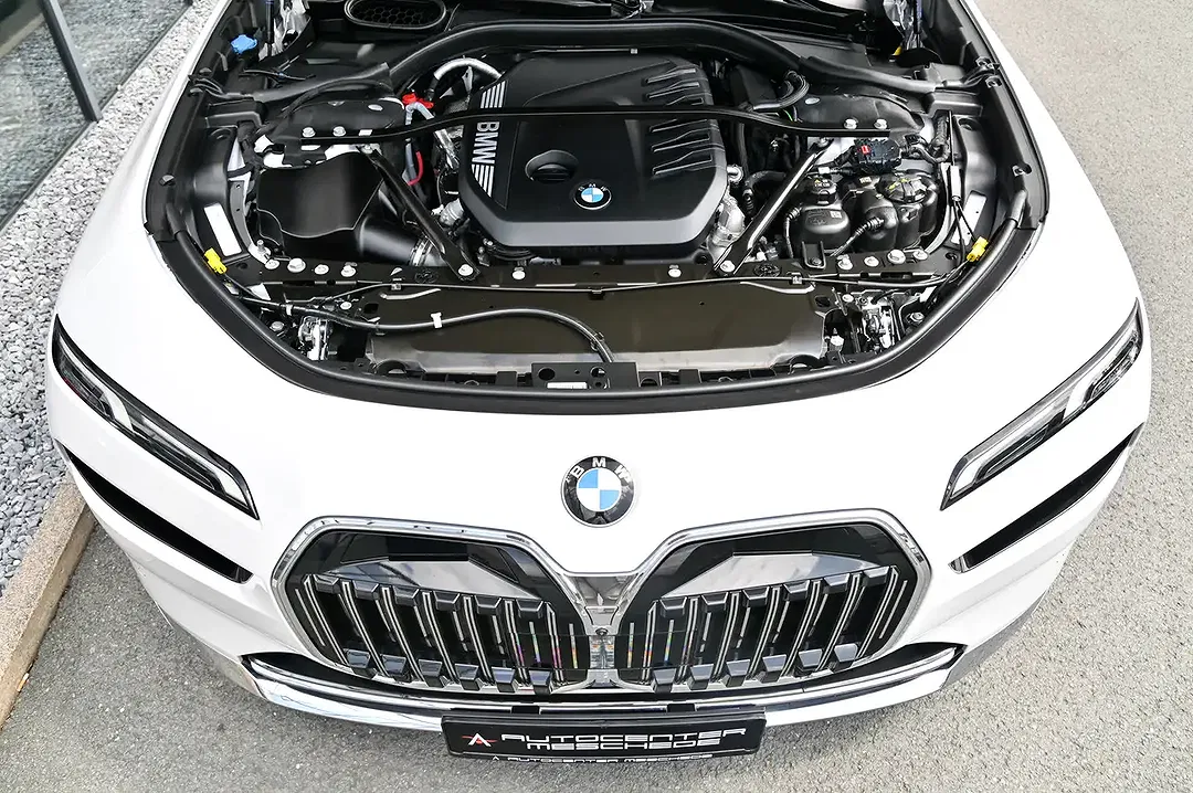 BMW 740 - Thumbnail 8