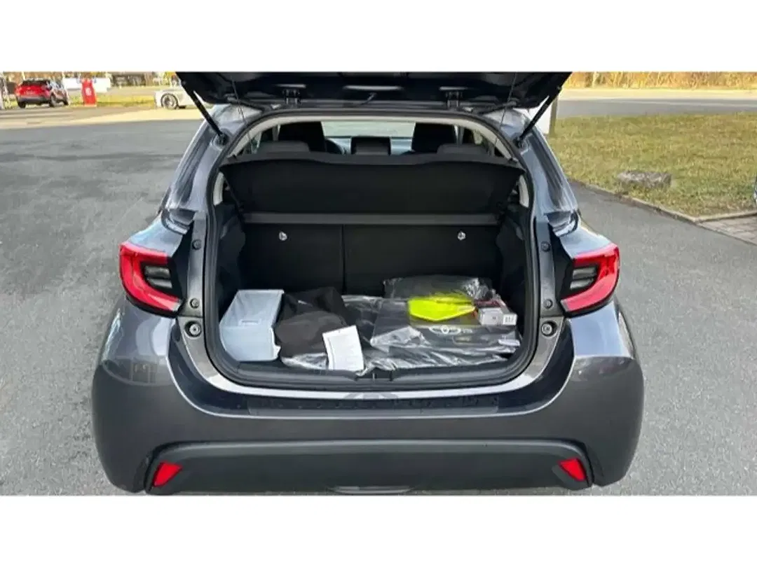 Toyota Yaris - Thumbnail 10