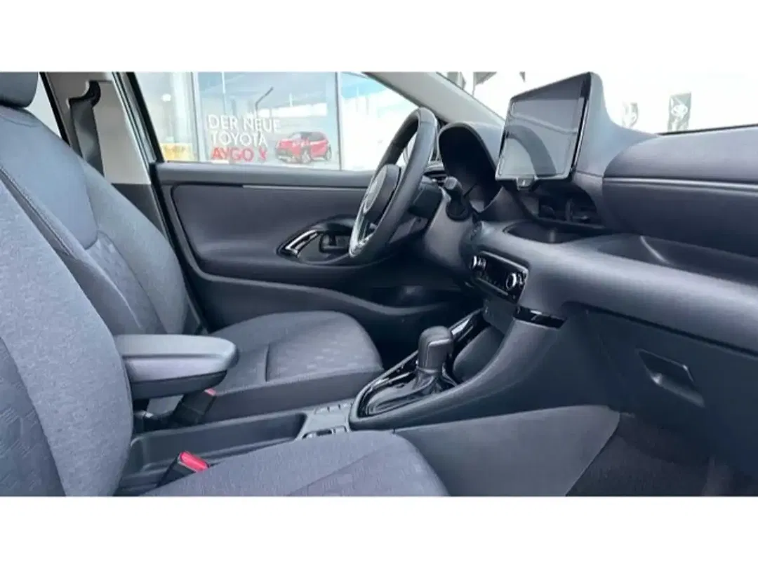 Toyota Yaris - Thumbnail 6