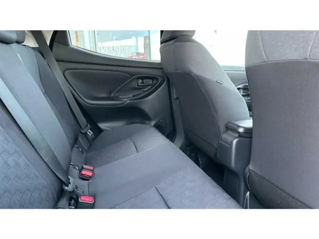 Toyota Yaris - Thumbnail 7