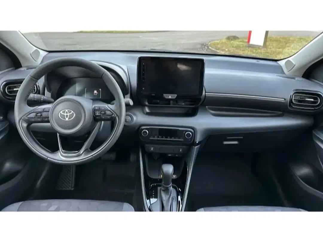 Toyota Yaris - Thumbnail 8