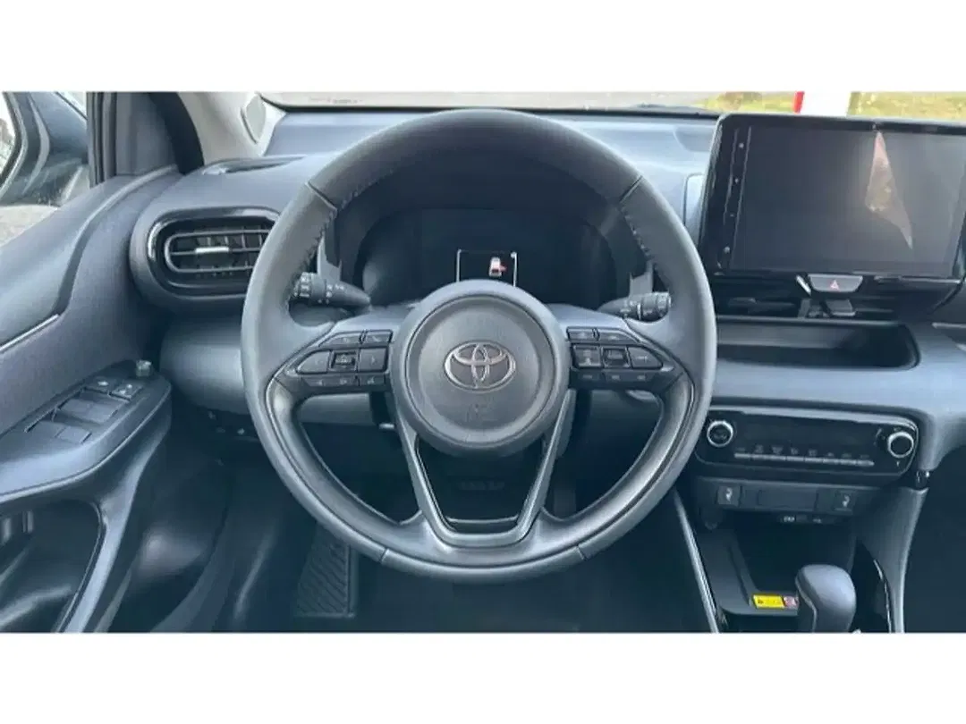 Toyota Yaris - Thumbnail 9