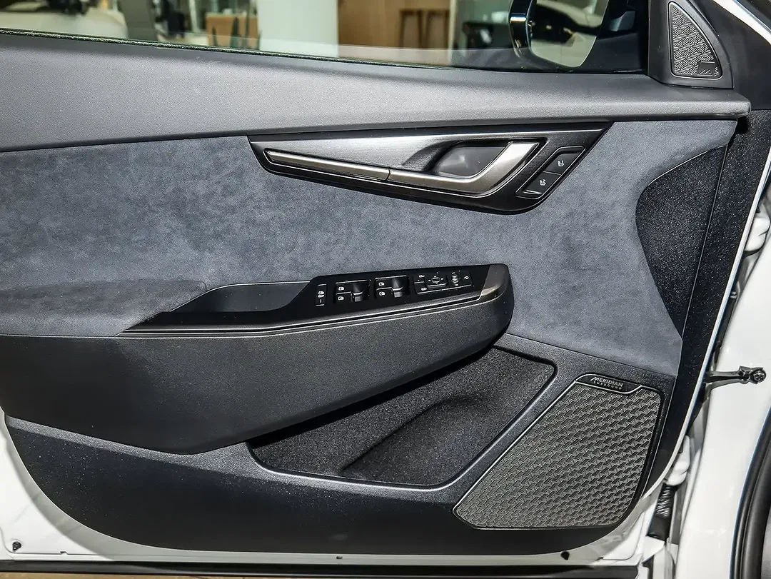 Kia EV6 - Thumbnail 15