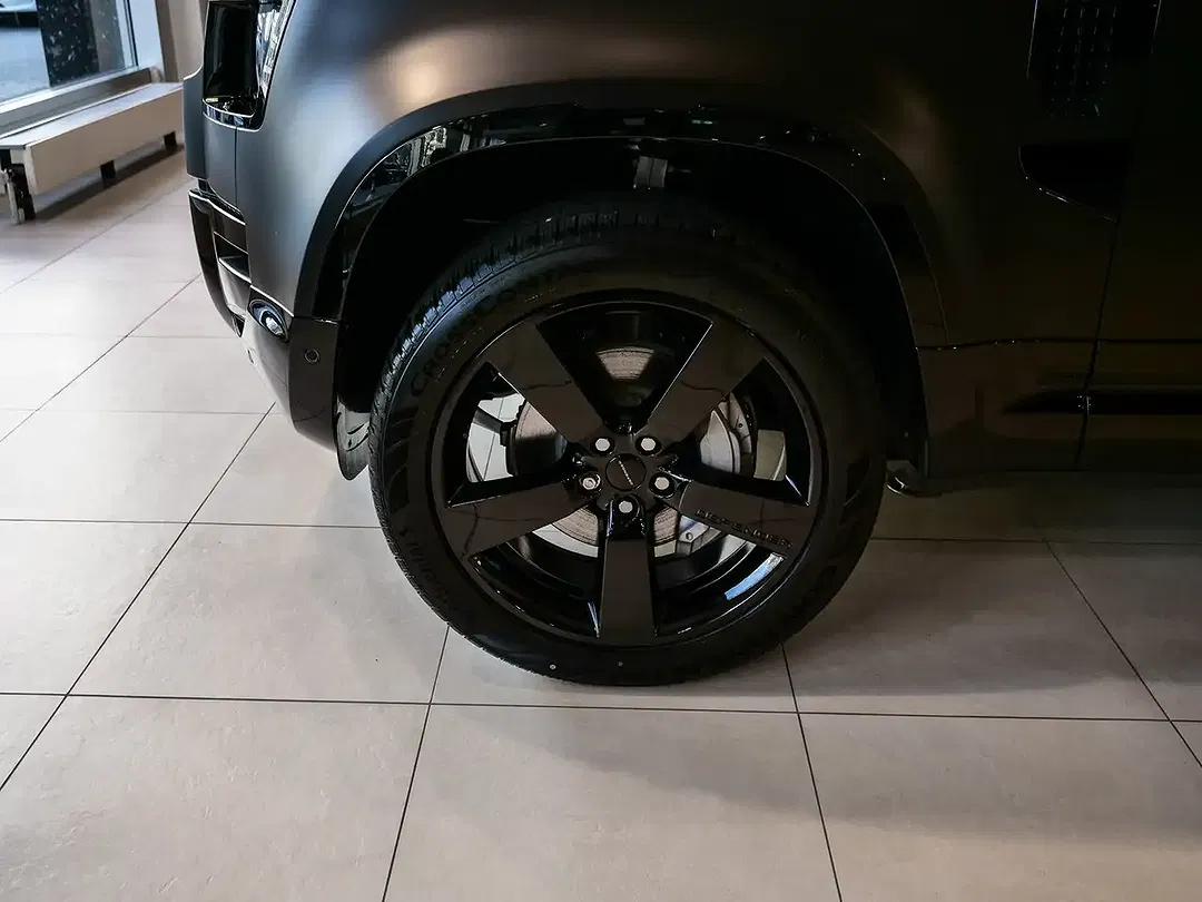 Land Rover Defender - Thumbnail 10