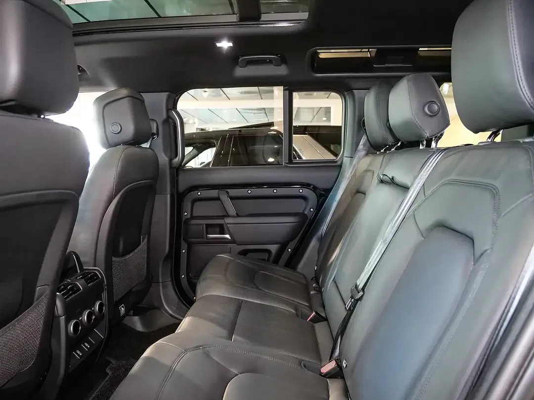 Land Rover Defender - Thumbnail 6