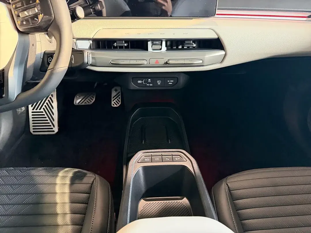 Kia EV4 - Thumbnail 13