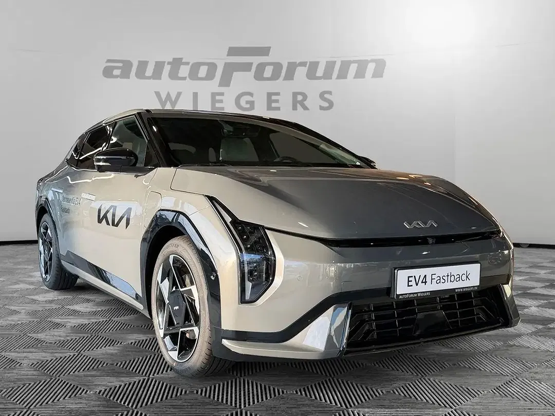 Kia EV4 - Thumbnail 3