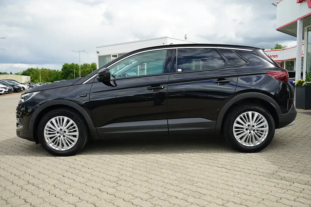 Opel Grandland - Thumbnail 3