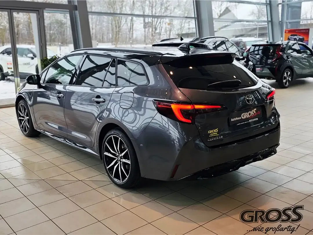 Toyota Corolla - Thumbnail 6
