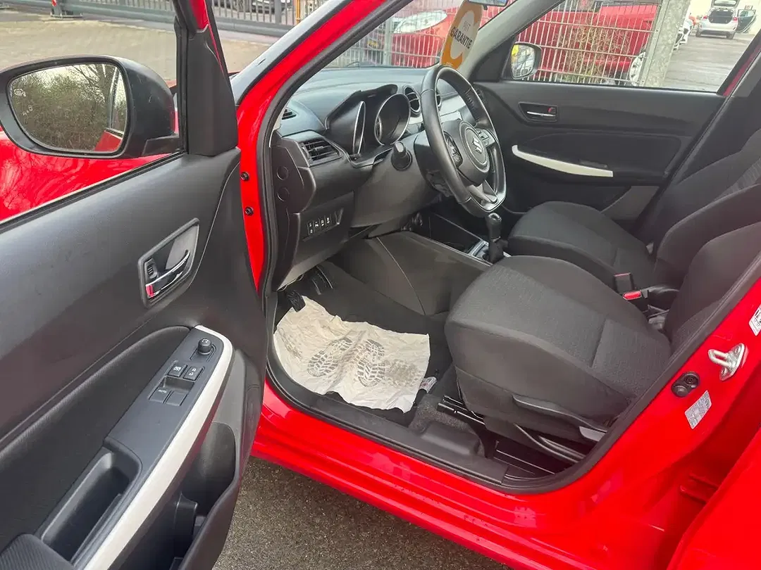 Suzuki Swift - Thumbnail 9