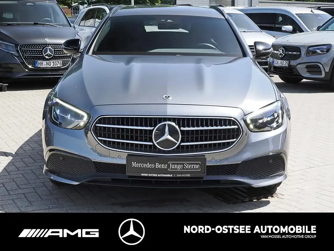 Mercedes-Benz E 200 - Thumbnail 2
