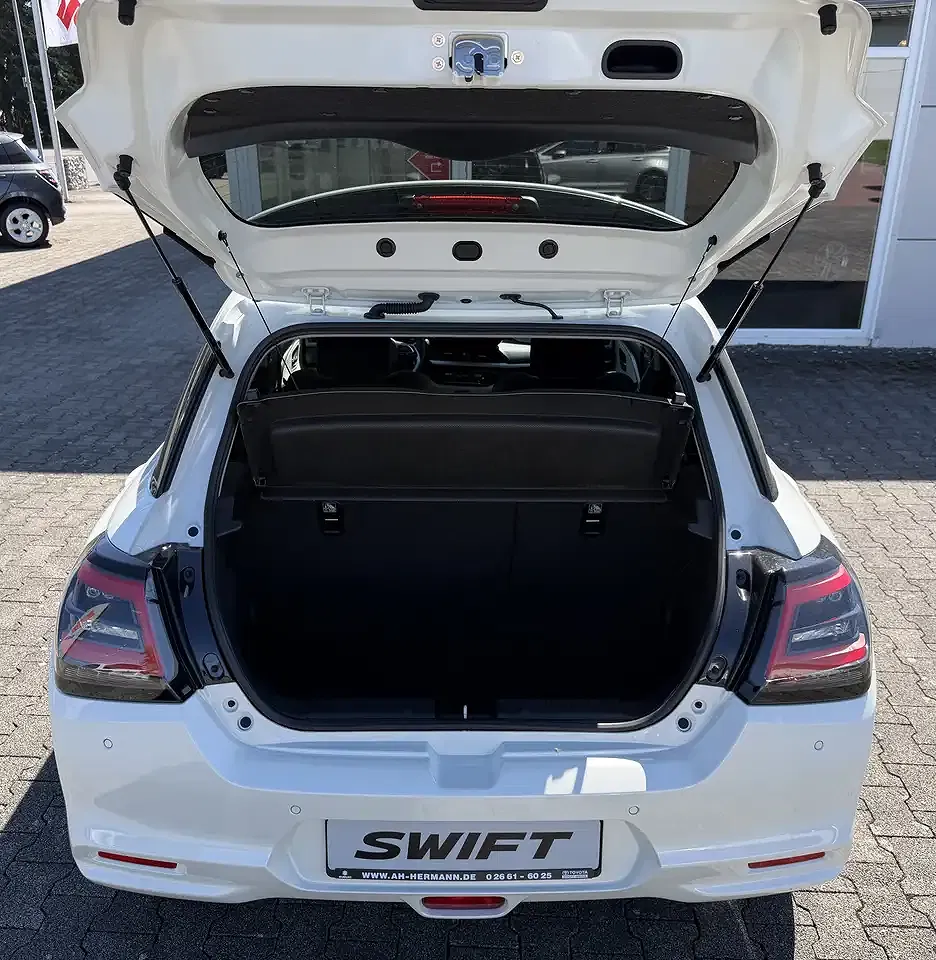 Suzuki Swift - Thumbnail 11