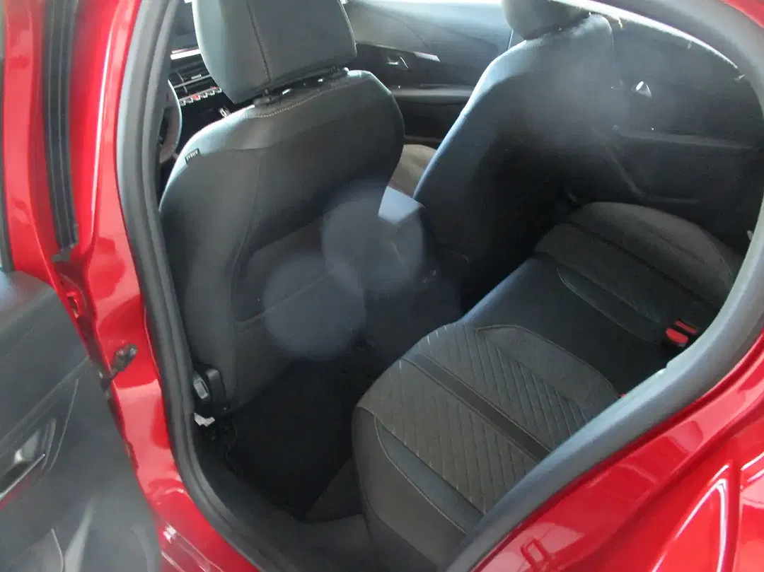 Peugeot 208 - Thumbnail 10