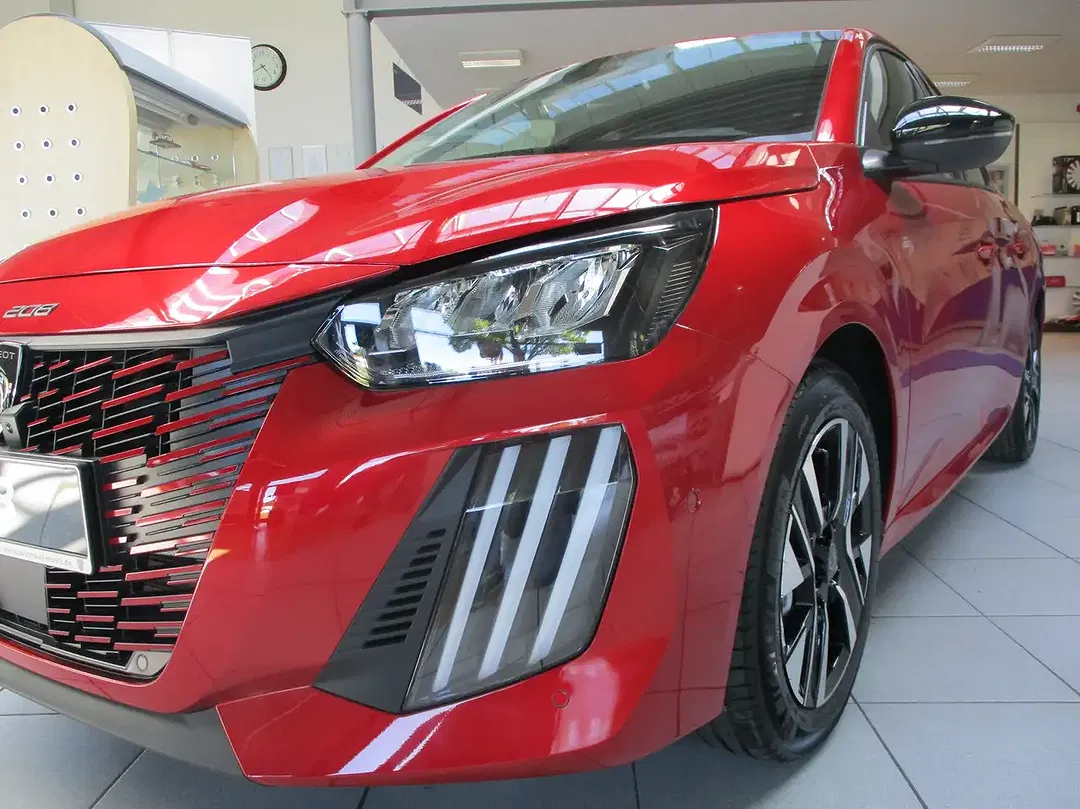 Peugeot 208 - Thumbnail 4