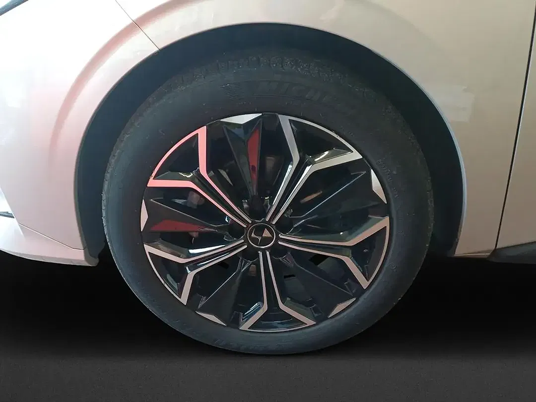 DS Automobiles DS 4 - Thumbnail 5