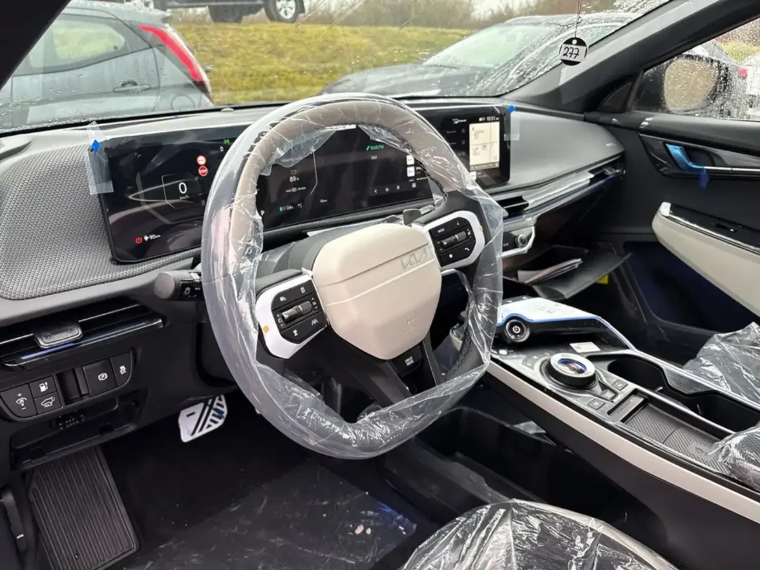 Kia EV6 - Thumbnail 9