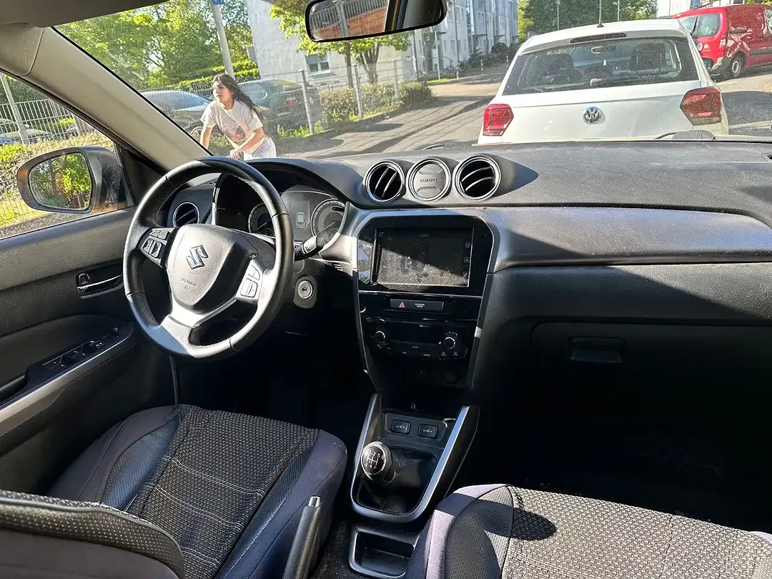 Suzuki Vitara - Thumbnail 8