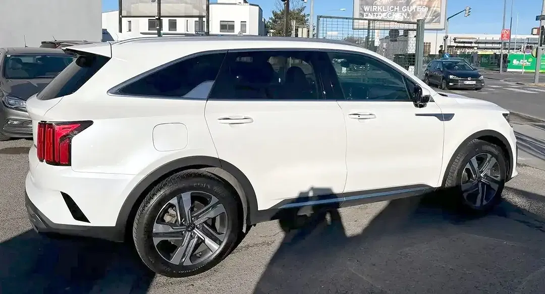 Kia Sorento - Thumbnail 2