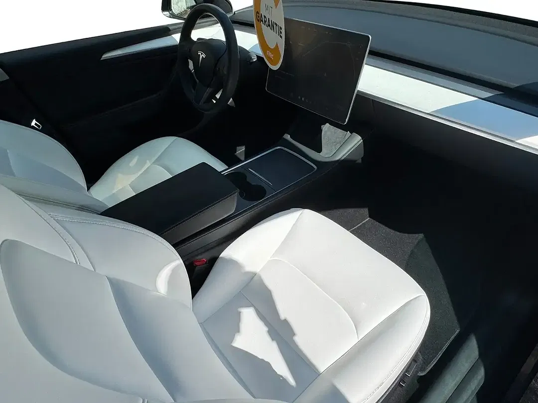 Tesla Model Y - Thumbnail 15
