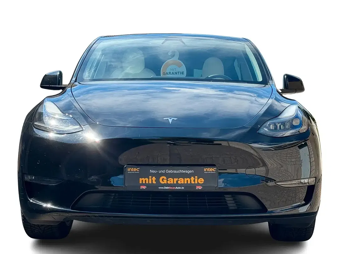 Tesla Model Y - Thumbnail 2
