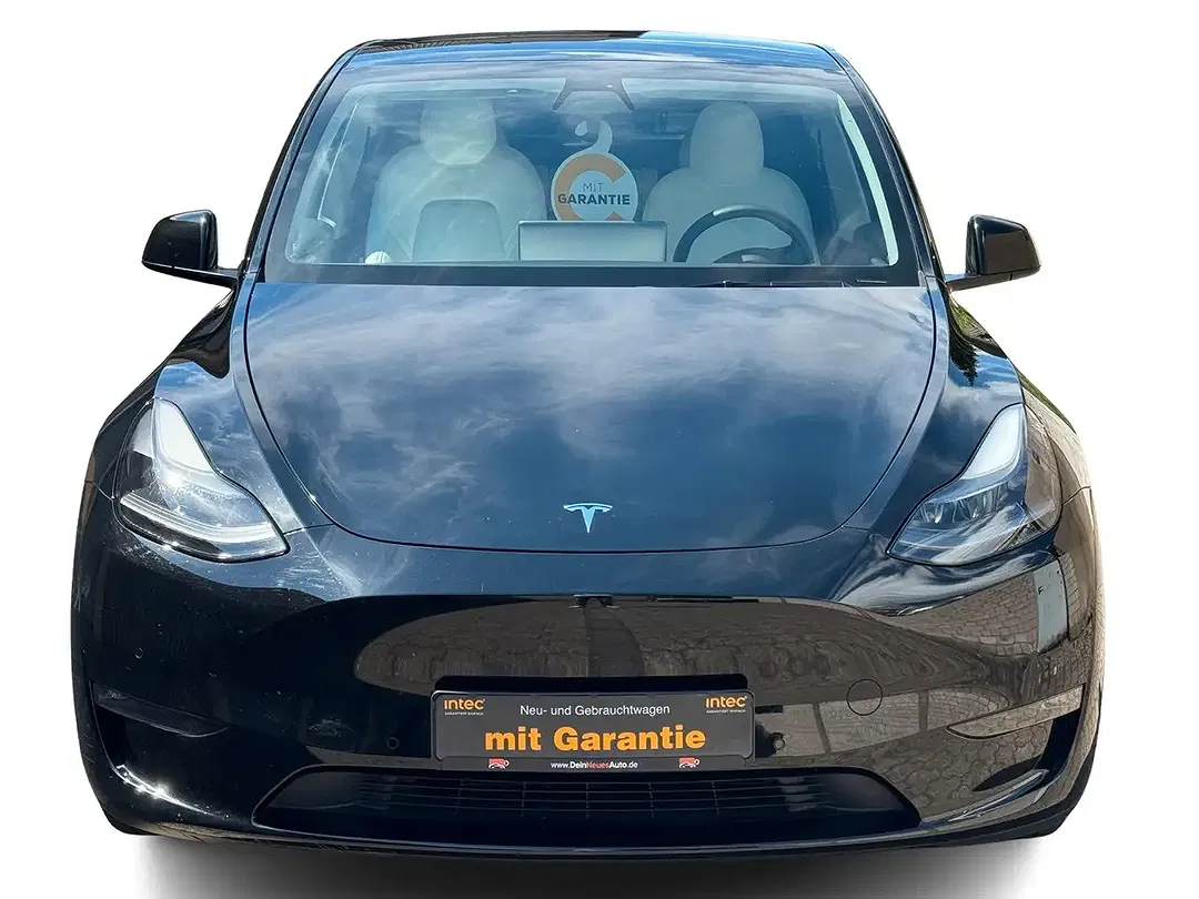 Tesla Model Y - Thumbnail 3