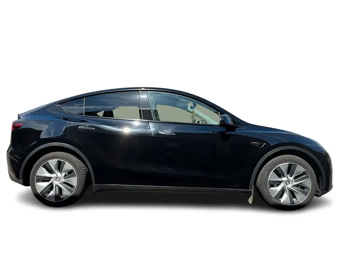 Tesla Model Y - Thumbnail 5