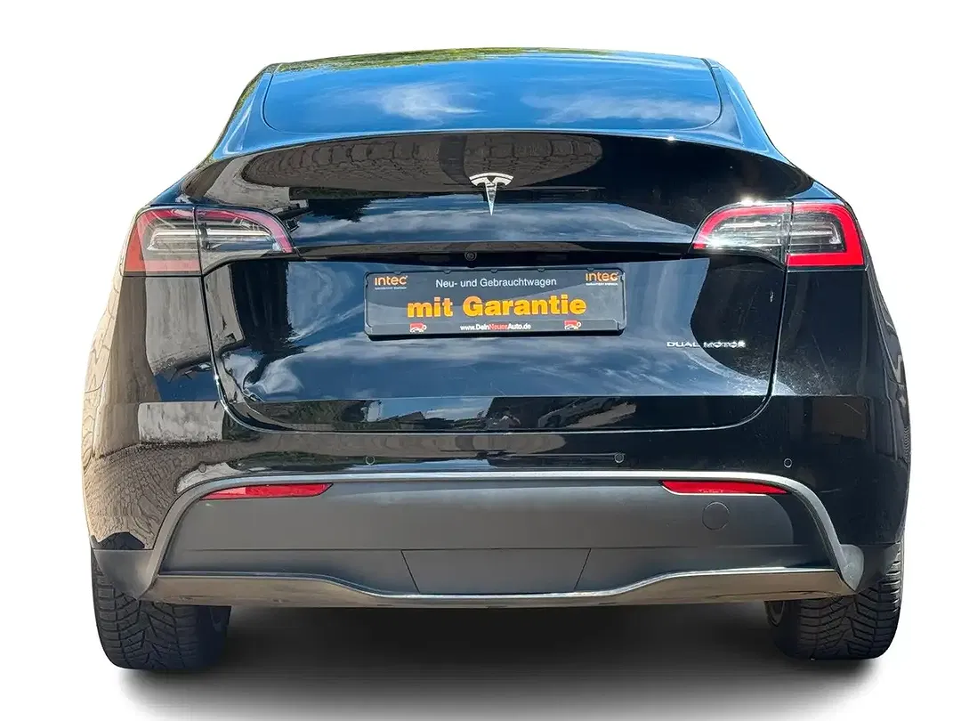 Tesla Model Y - Thumbnail 7